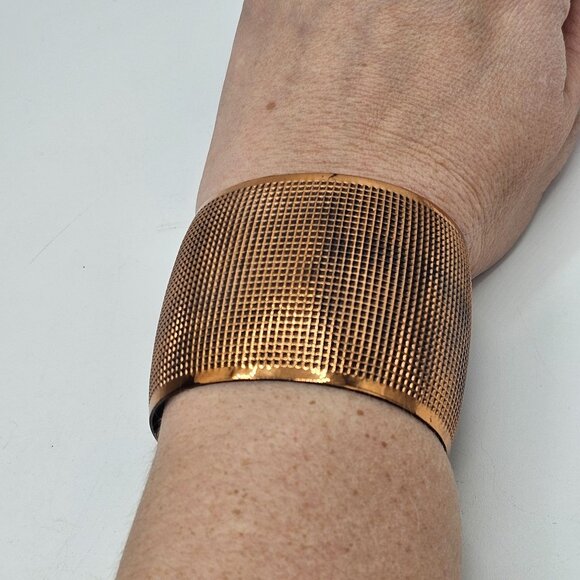 Textured Grid Solid Copper Wide Open Cuff Chunky Bracelet Adjustable - Picture 10 of 10